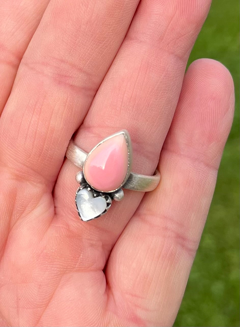 Pink Conch/Mother of Pearl Ring